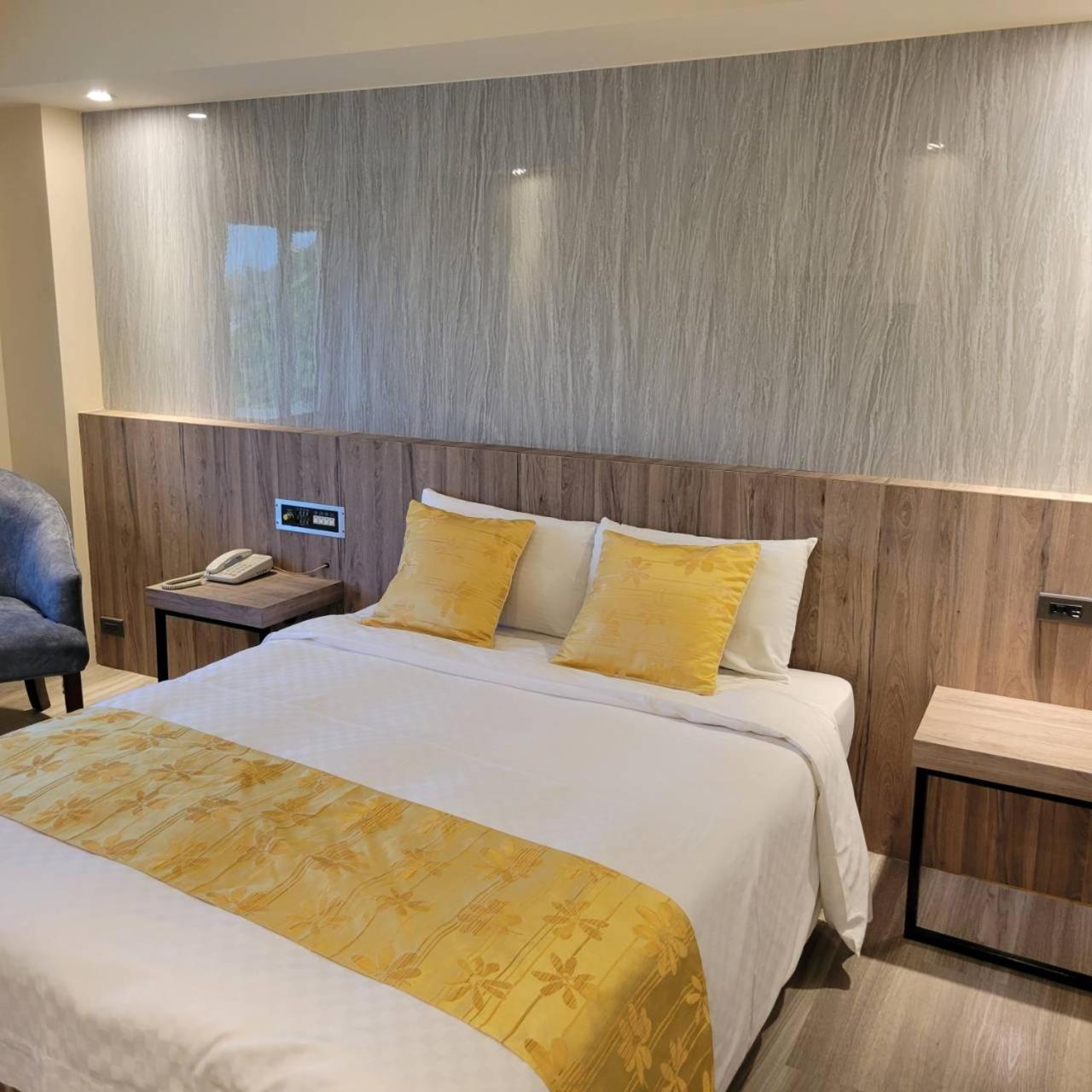 Attic Hotel Taipei Bagian luar foto