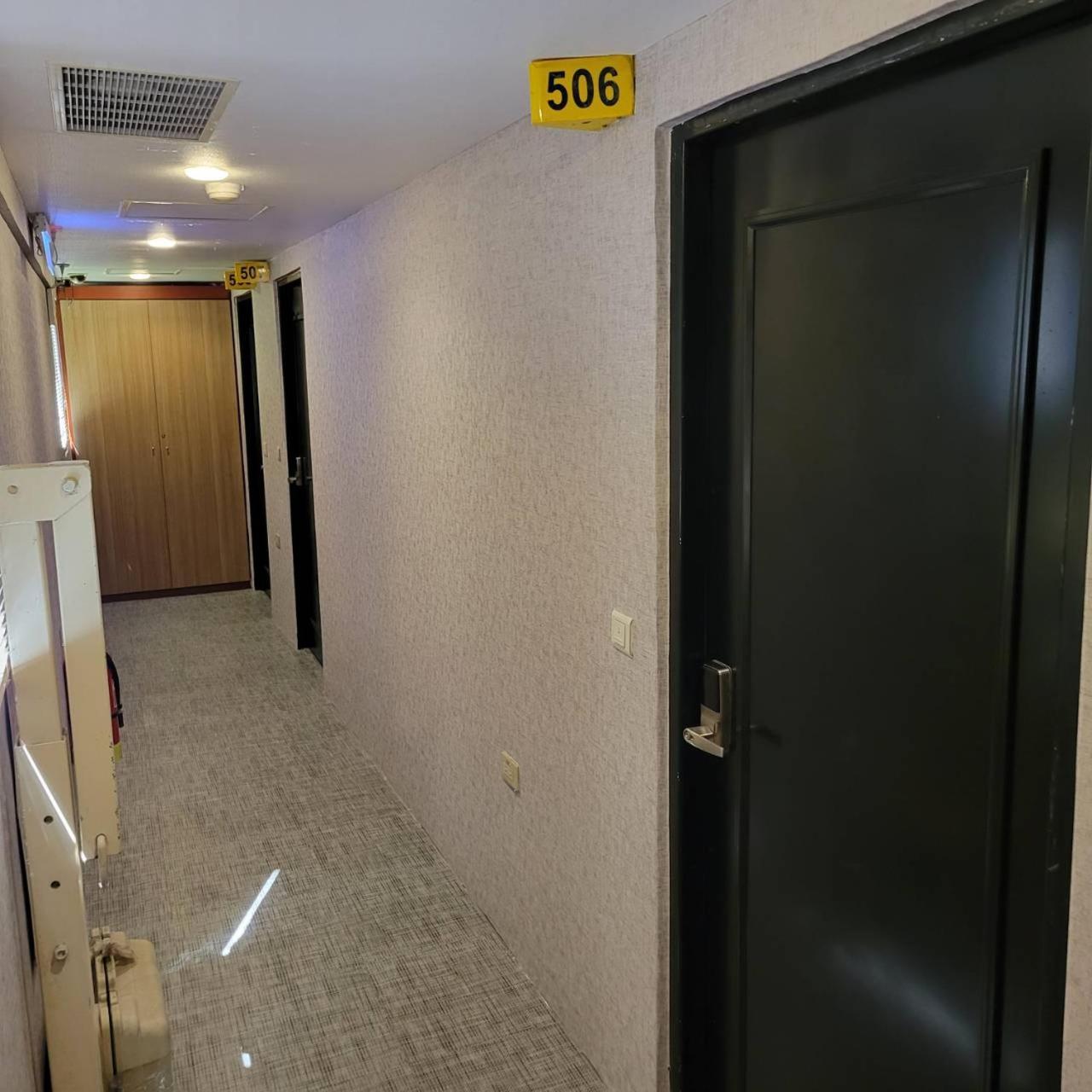 Attic Hotel Taipei Bagian luar foto
