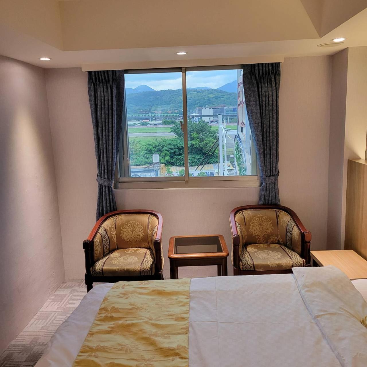 Attic Hotel Taipei Bagian luar foto