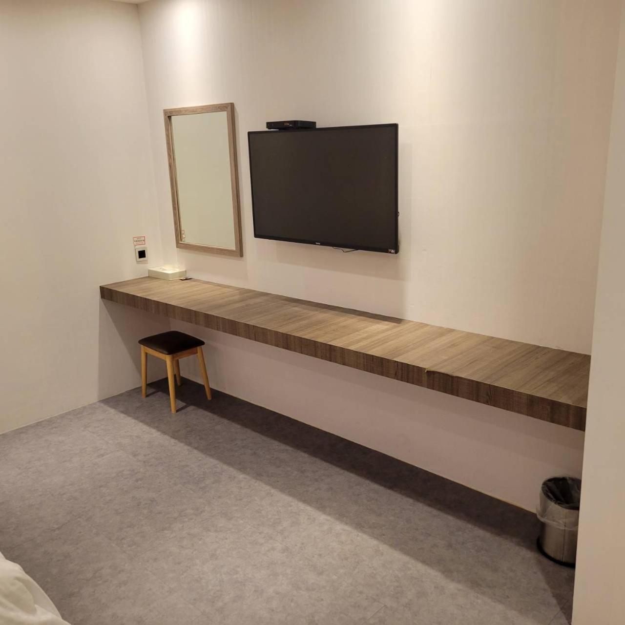 Attic Hotel Taipei Bagian luar foto